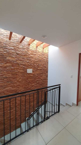 Casa En Venta En Paseos Del Bosque, 3 Recámaras, 2.5 Baños, Gran Ubicación !!