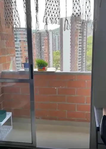 Arriendo Lindo Apartamento Con Espectacular Vista En La Unidad Residencial Colinas De Los Bernal, Ubicada En La Loma De Los Bernal.