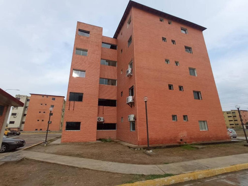 Apartamento Ubicado En La Urbanizacion Bosque Encantado Etapa 2 , Sector Paraparal, Municipio Los Guayos Con Las Siguientes Características: 3 Habitaciones , 2 Baños, Lavandero, Agua De Pozo, Gf