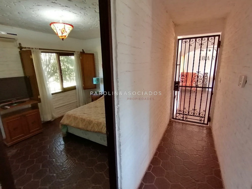 Casa De 5 Dormitorios En Pinares, Punta Del Este- Ref: 2705