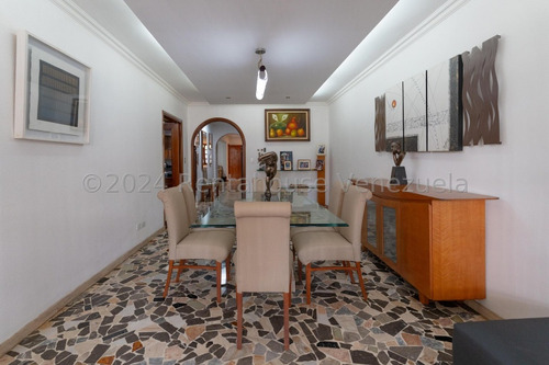 Apartamento En Venta En Colinas De Santa Mónica 24-21290 Yf