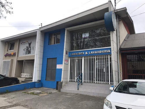 Arriendo Oficina Ubicada En Calle Chacabuco.( Segundo Piso) 