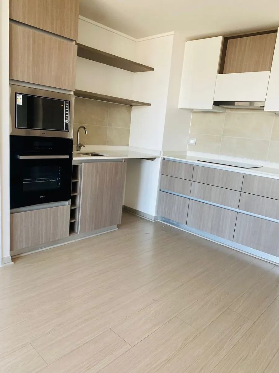 Imagen 2 de 12 de Departamento Estilo Mariposa, A Pasos Metro Irarrázaval