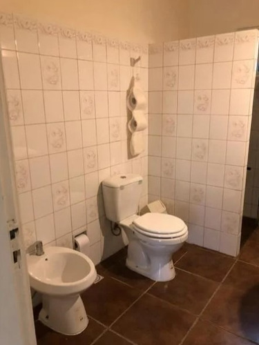 Sólido Chalet De 3 Dormitorios A 2 Cuadras De La Rambla