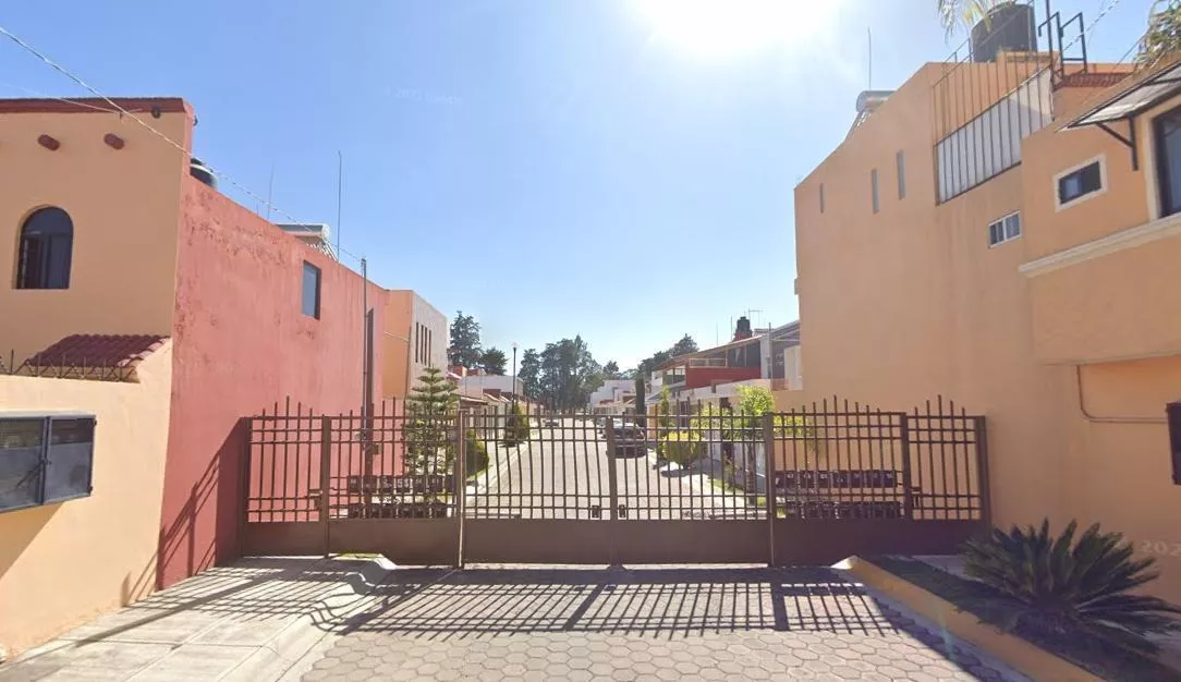 Casa En Venta En Bosques De Amalucan, Puebla. Eo8