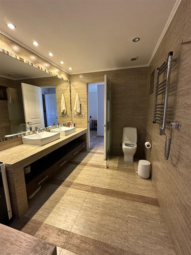 Casa Completamente Remodelada, Inmejorable Ubicación