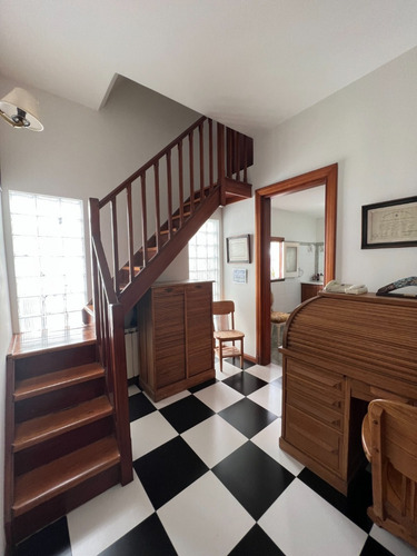 Vendo Espectacular Casa Padron Unico, En Calle Cerrada Sin Transito, 3 Dormitorios, 3 Baños, Garaje, Terrazas Y Azotea, Acepta Banco, Zona Pocitos.