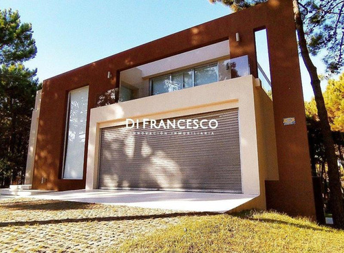 Venta  - Casa De 7 Ambientes En Pinamar Norte - Imponente Propiedad