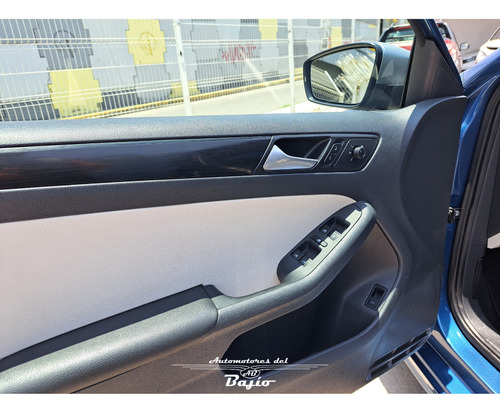 Volkswagen Jetta 2.0 L4 At