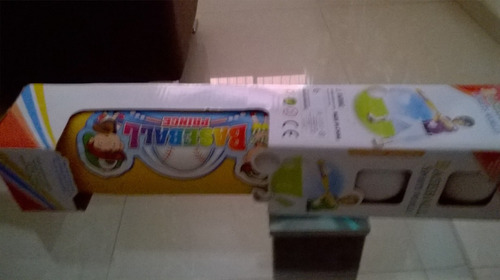 Bate Plastico Con 2 Pelotas.