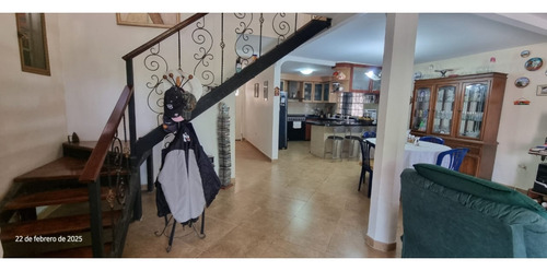 Casa En Venta En Urb Los Teques Country Club