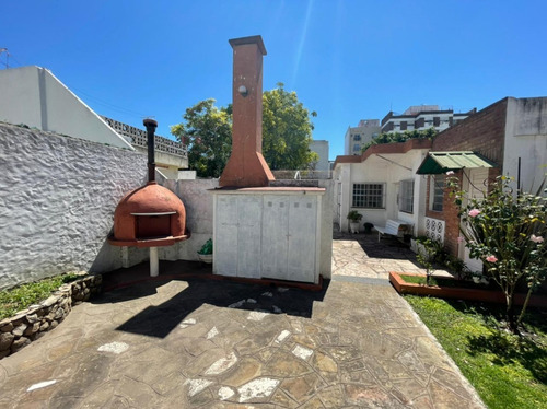 Imagen 4 de 22 de Casa De 3 Ambientes Con Cochera, Jardín