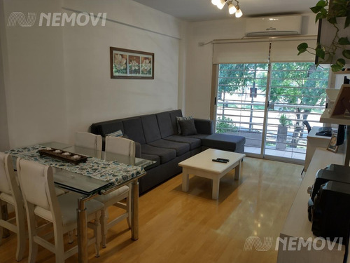 Imagen 9 de 25 de Hermoso 3 Ambientes Al Frente Con Gran Balcón Y Patio. No Paga Expensas!!! - No Te Lo Pierdas.