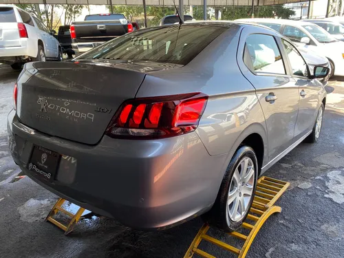 Peugeot 301 1.6 Allure At