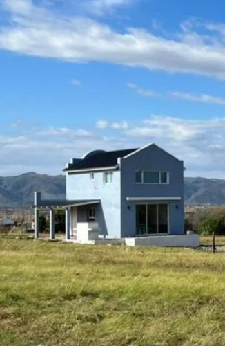 Casa En Venta - 2 Dormitorios 2 Baños - Cochera - 300mts2 - Los Reartes, Córdoba