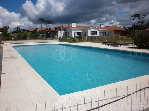 Imagen 18 de 26 de Apartamento De 3 Dormitorios A La Venta En Pinares