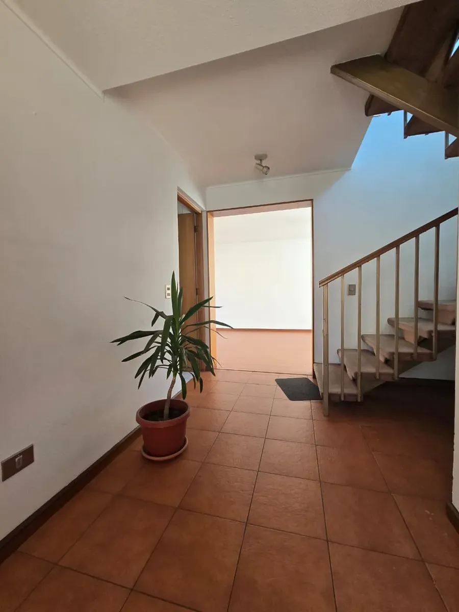 Imagen 3 de 17 de Se Vende Bella Casa En Condominio De Calle Barros Arana.