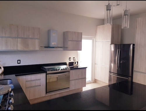 Residencia Semi Nueva Esquina, De Autor Diseño Unico Acabados De Lujo 3niv 3master Suites Una En Pb, Espacios Amplios, Iluminada, Doble Altura, Delante De Ikani Garantia De Inversion.