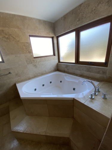 Hermosa Casa En Avenida Blanca Estela Concón