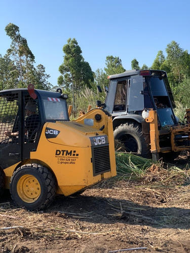 Imagen 5 de 5 de Servicio De Maquina Retroexcavadora Bobcat Relleno