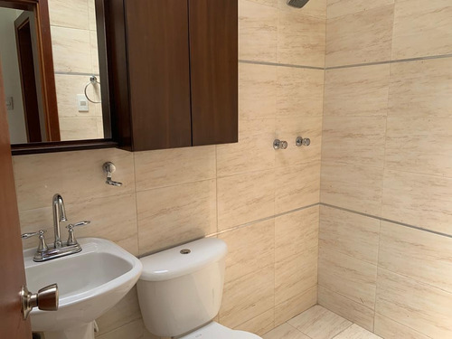Imagen 7 de 8 de Town House En El Parral En Venta