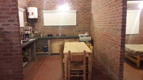 Casa Construida Hace 8 Años Con Solo 2 Temporadas De Uso, Impecable, Con Importante Terreno Libre.