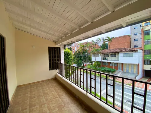 Casa-local En Arriendo En Medellín - Los Colores Cod 64109
