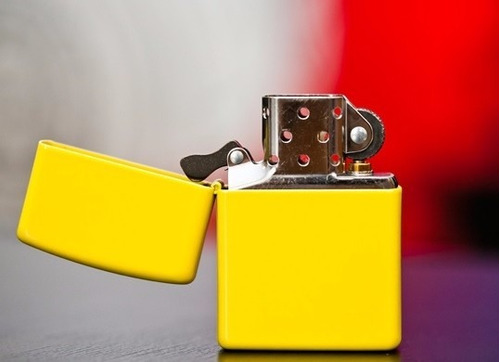 Imagen 6 de 6 de Encendedor Zippo Modelo 24839 Lemon Matte Original + Combo