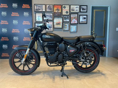 Imagen 5 de 25 de Royal Enfield Classic 350 Dark Stealth Black