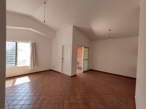 Casa En Un Solo Nivel En Venta En Jardines De Satelite, Cuernavaca Morelos.