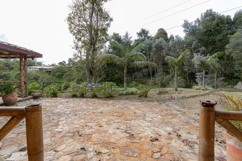 Lote En Venta En Vía Las Palmas. Cod V9098