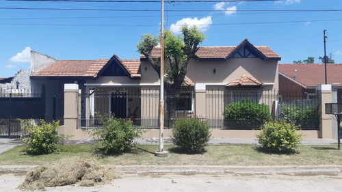 Venta Maximo Paz Casa De 3 Dorm. Lote 900 M2. Parque Libre!