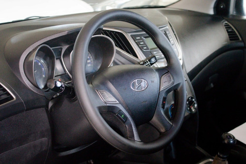 Imagem 6 de 9 de Hyundai Hb2os 1.0 Comfort 2014