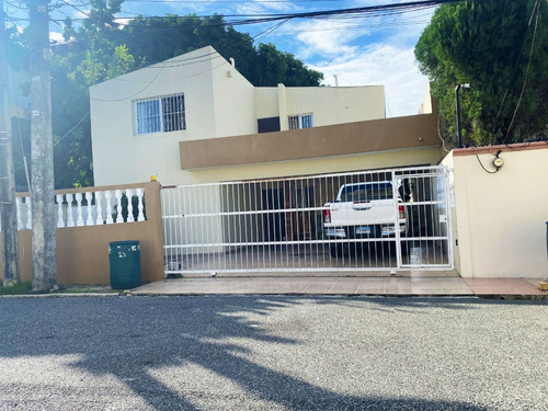 Casa En Las Praderas En Venta, Distrito Nacional 