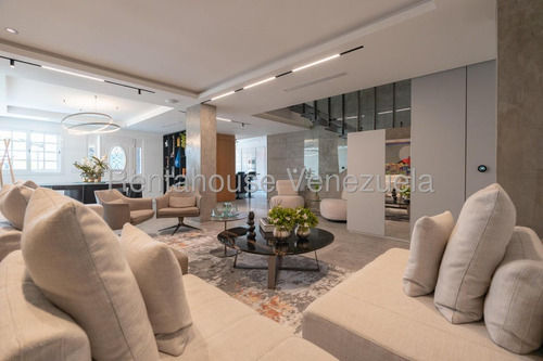 Espectacular Casa En Venta Ubicada En Alto Hatillo 25-18002