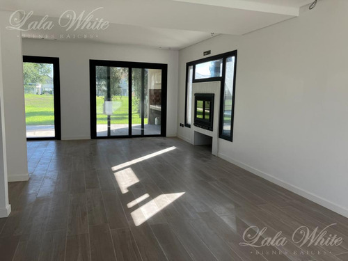 Casa En Venta En Saint Thomas Este Canning