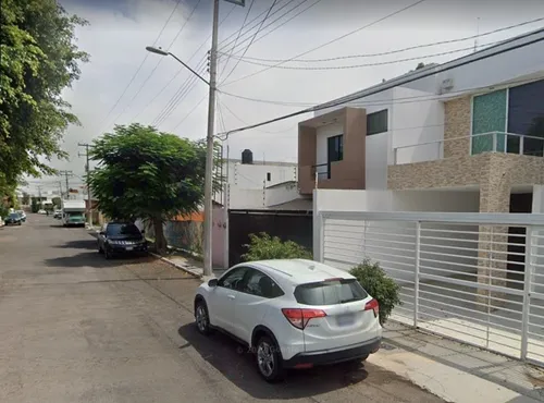 Casa En Venta En Col. Laboratorio Cfe, Irapuato, Lcv.