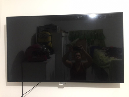 Tv Led 49 Phillips Tela Trincada