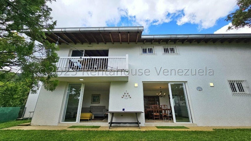 Casa En Venta En La Trinidad Remodelada En Calle Cerrada 25-5053 Jc