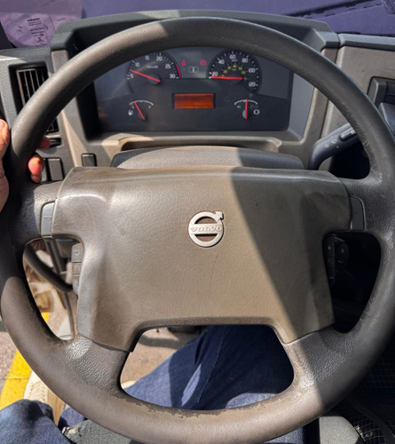Volvo Vm 330 Truck 6x2 Roll On Off 16/17 / Sem Caçamba