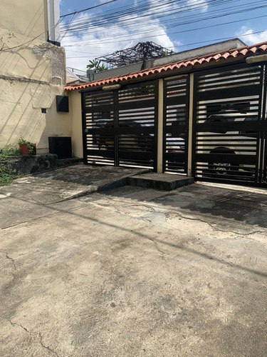 En Venta Casa 200m2. Los Chorros