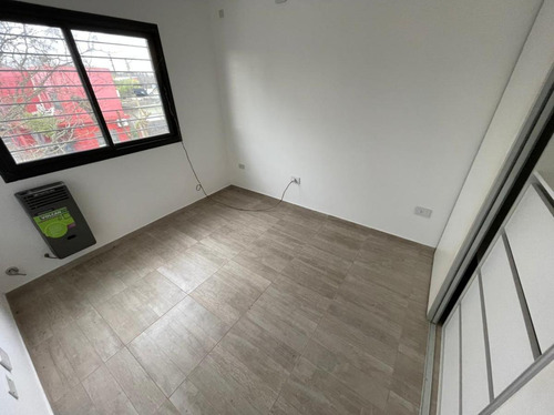 Imagen 4 de 16 de Dúplex Tipo Casa En Venta. Villa Elisa