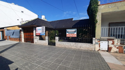 Imagen 7 de 25 de Excelente Chalet En Venta De 4 Ambientes Amplios, La Tablada