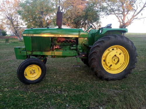 John Deere 3530