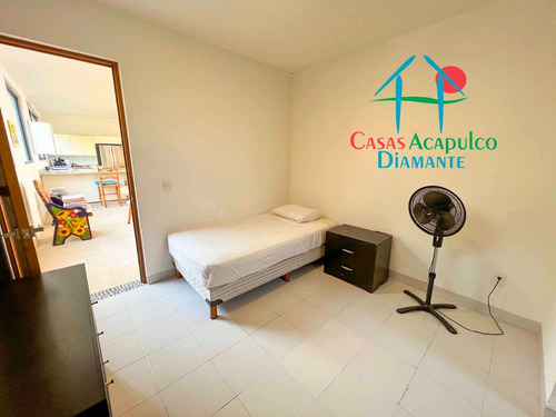 Cad La Joya Residencial 4. Terraza, Vista A La Bahía De Puerto Marqués