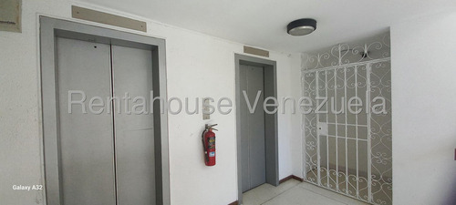 Apartamento Piso Medio Remodelado 160 M² 3h, 3b, 1p, Residencias Puerto Santo Con Piscina Pozo De Agua En Venta En Los Palos Grandes Avenida 4ta Y 5ta Transversal Caracas