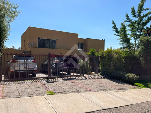 Casa En Venta De 6 Dorm. En La Florida