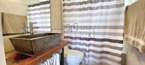 Casa En Venta De 5 Dorm. En Limache