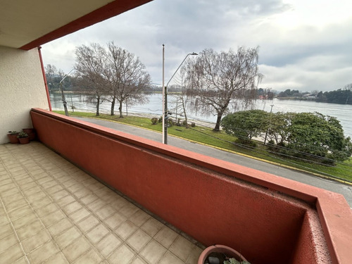 Frente Al Río A Pocas Cuadras De La Plaza