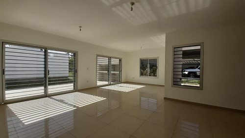 Imagen 3 de 13 de Excelente Casa 2 Dormitorios 2 Baños - Housing Villa Rivera Indarte